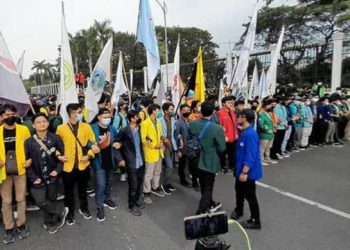 Mahasiswa Bergerak, Oligarki Terkoyak!