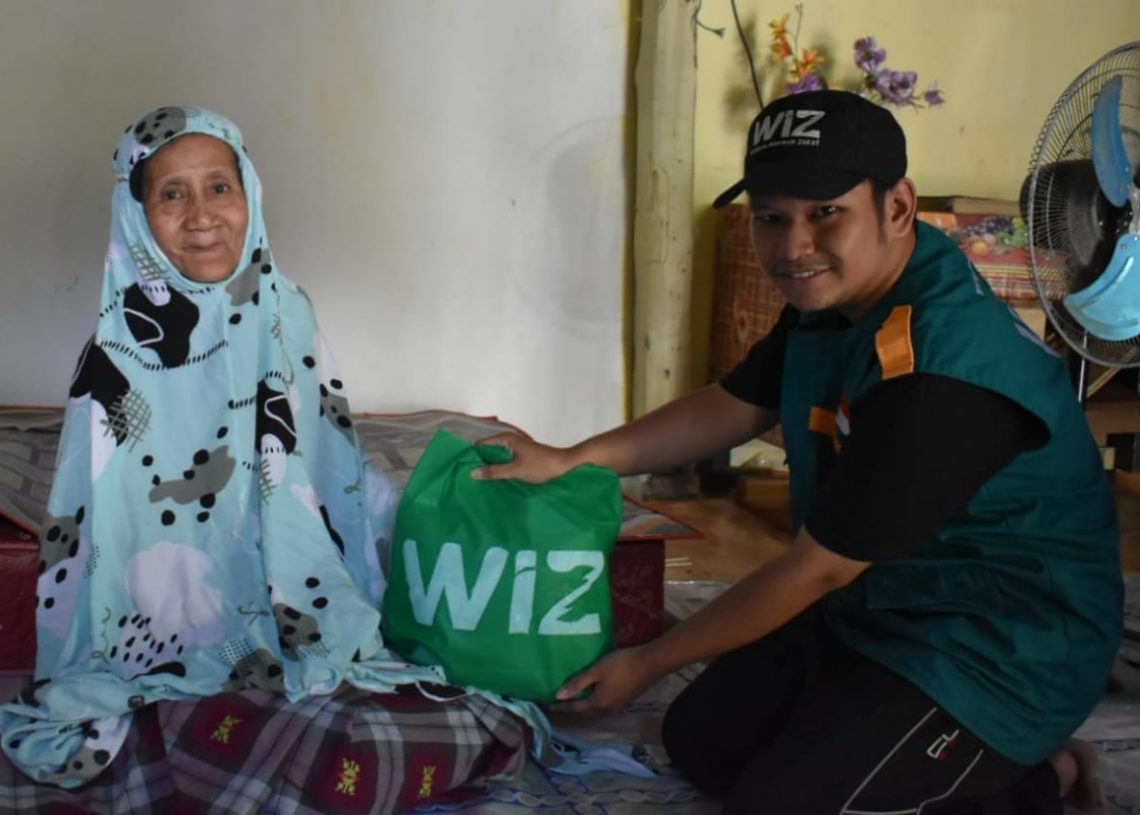 Puluhan Tahun Jadi Guru Ngaji, Nenek Hj Berlian Dapatkan Bingkisan dari Wahdah Inspirasi Zakat Soppeng