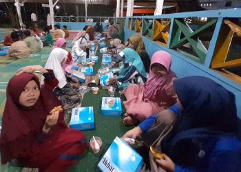Bersama Yayasan Darul Dakwah, LAZNAS Hidayatullah Gelar Buka Puasa Serta Salurkan Zakat Kepada Santri dan Guru Ngaji