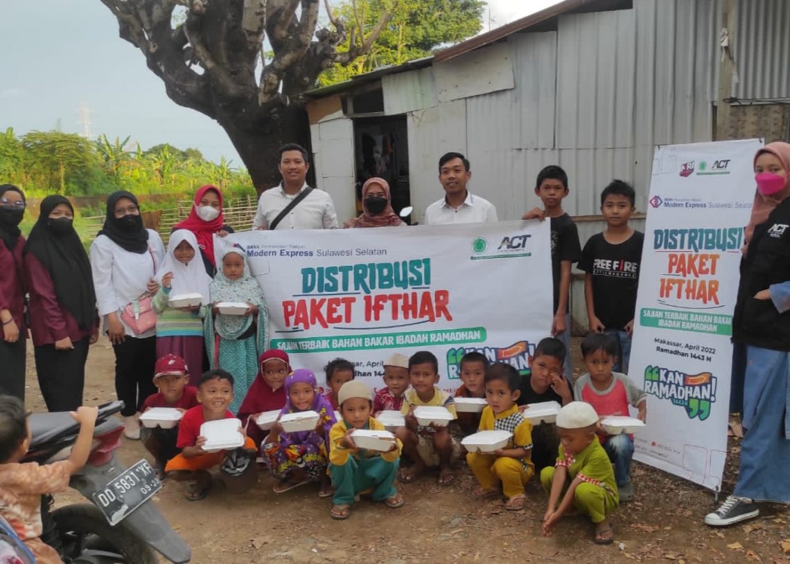 ACT Bersama PT BPR Modern Express Sulsel, Sajian Ifthar Sapa Masyarakat Kampung Pemulung Pada Momentum Ramadhan