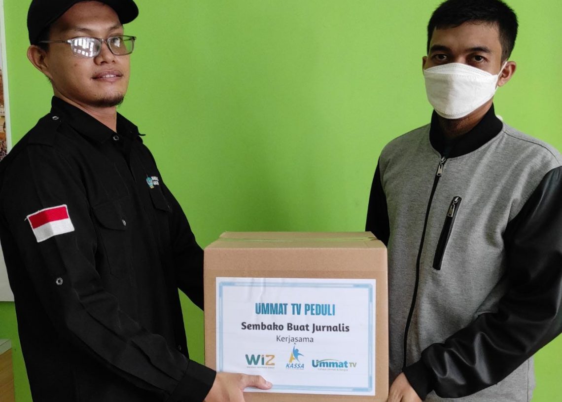 Ummat TV Bersama WIZ dan Koperasi KASSA Berbagi Paket Sembako kepada Jurnalis di Makassar