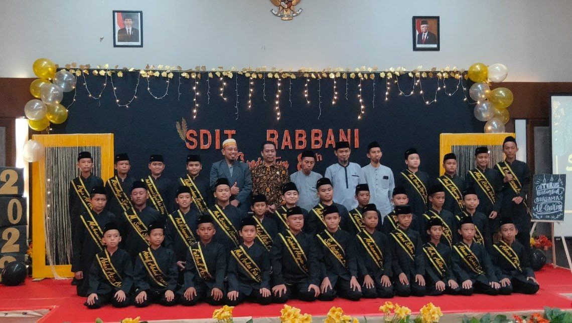 Terus Bertumbuh Bersama Al-Qur’an, SD IT Rabbani Bone Sukses Gelar Wisuda Siswa