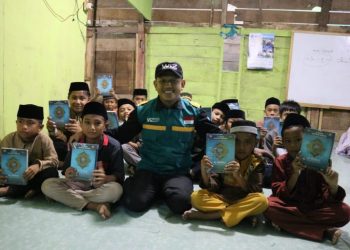 Wahdah Inspirasi Zakat Distribusikan 50 Al-Qur’an ke Pondok Tahfizh Darul Muhsinin Kajuara Bone