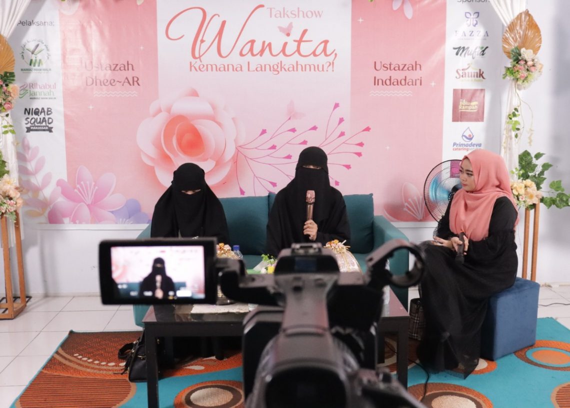 Ustadzah Indadari dan Dhee AR Berbagi Inspirasi kepada Muslimah Makassar