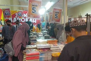 Kemenag Bagikan 1000 Mushaf Qur’an di Islamic Book Fair 2022