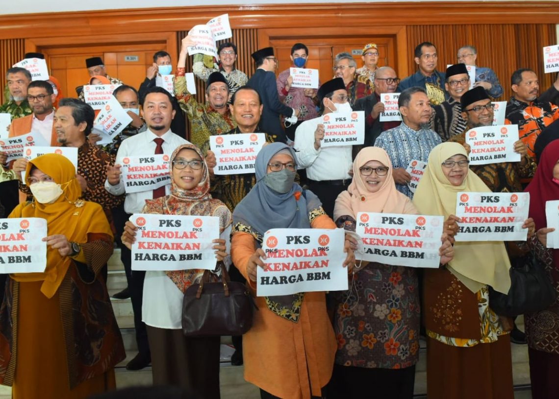 Walk Out dari Rapat Paripurna DPR RI, Fraksi PKS Tolak Kenaikan Harga BBM dihadapan Pemerintah