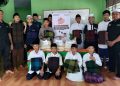 Laznas BMH Bagikan Sarung dan Bantuan Logistik Santri Penghafal Al-Qur’an di Pekanbaru