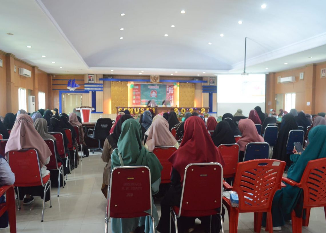 Seminar Muslimah FMDKI Bulukumba Hadirkan Wakil Rektor II Universitas Muhammadiyah, Ini Pesannya!