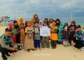 LAZNAS WIZ Distribusikan Mushaf Al-Qur’an ke Pulau Kodingareng Makassar