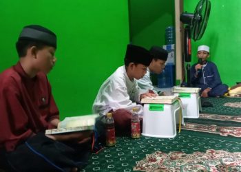 LAZNAS WIZ Distribusikan Mushaf Al-Qur’an ke Pulau Kodingareng Makassar