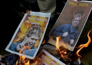 Pasca Swedia, Kini Politisi Belanda Edwin Wagensveld Robek Al-Qur’an di Depan Gedung Parlemen