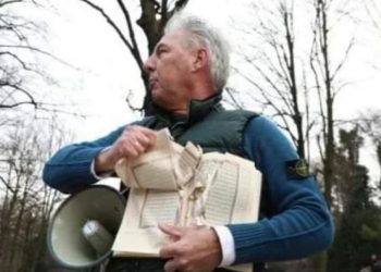 Pasca Swedia, Kini Politisi Belanda Edwin Wagensveld Robek Al-Qur’an di Depan Gedung Parlemen