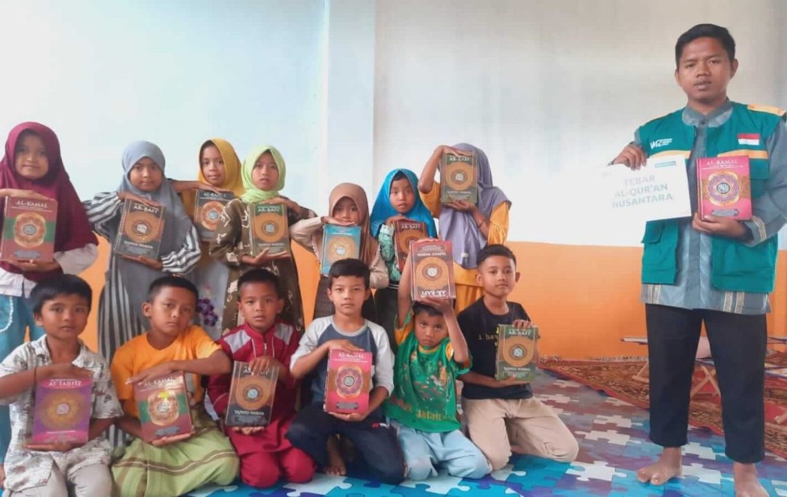 Wahdah Inspirasi Zakat Distribusi Al-Qur’an di Rumah Qur’an Ilmu Yaqin Solok Sumatera Barat