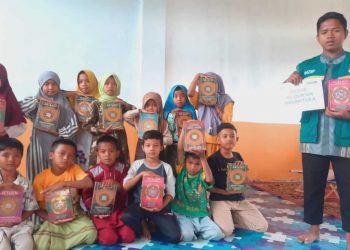 Wahdah Inspirasi Zakat Distribusi Al-Qur’an di Rumah Qur’an Ilmu Yaqin Solok Sumatera Barat