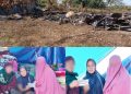 Muslimah Wahdah Bulukumba Cabang Herlang Salurkan Bantuan Korban Kebakaran Rumah di Desa Karassing