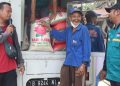 Sambut Ramadhan, LAZNAS WIZ Bahagiakan Puluhan Tukang Bentar dengan Paket Sembako di Makassar