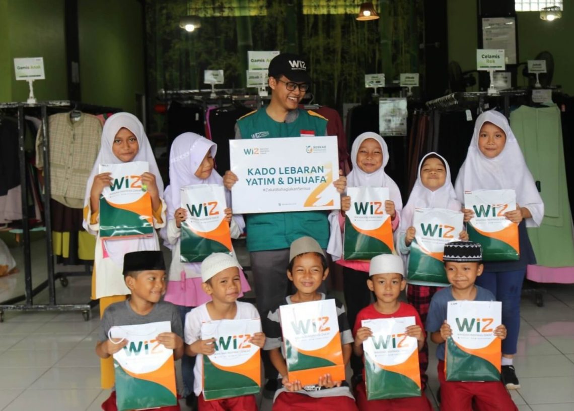Wahdah Inspirasi Zakat Ajak Anak Yatim Belanja Baju Lebaran