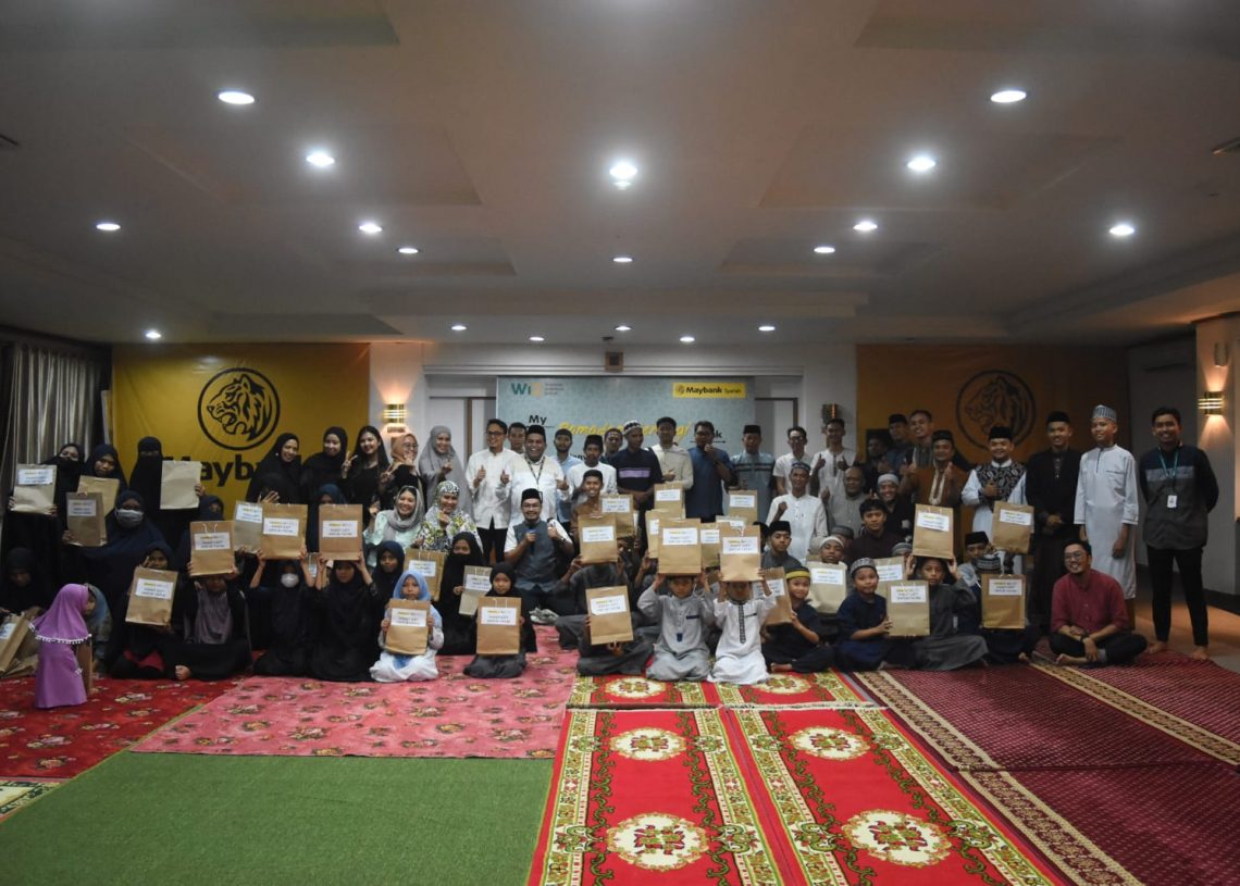 Gandeng Wahdah Inspirasi Zakat, Maybank Indonesia Santuni Anak Yatim Mualaf