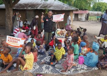 BMH Blusukan dan Salurkan Daging Qurban di Lamu County Kenya, Dubes RI dan Gubernur Setempat Tak Mau Ketinggalan