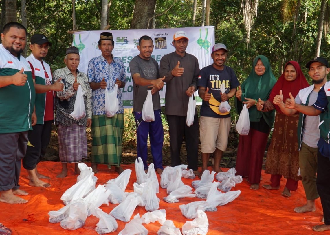 Darul Aman Gombara Salurkan Daging Kurban di Pelosok NTT