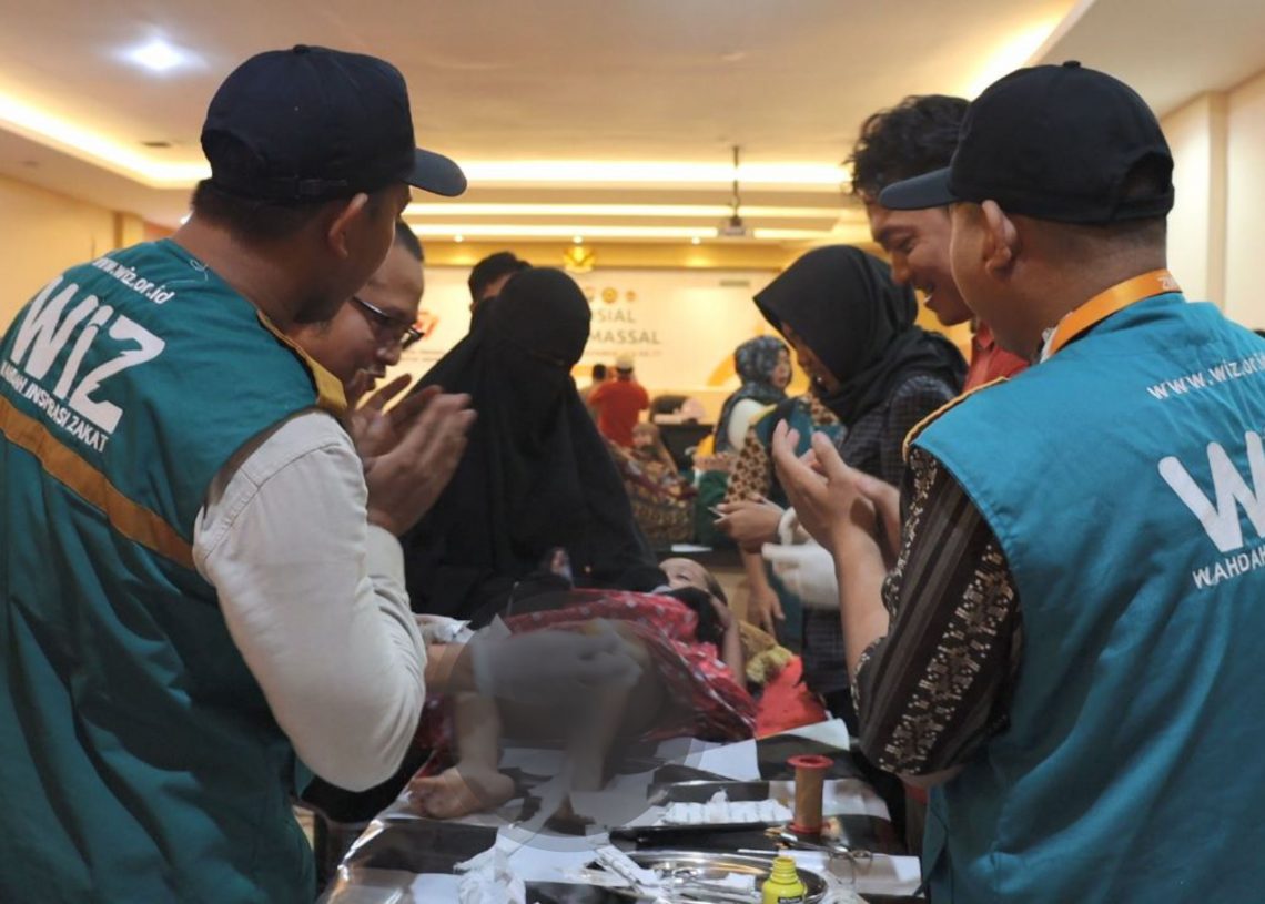 HUT Bhayangkara ke-77, Densus 88 Mabes Polri Bekerjasama Dengan Polrestabes Makassar dan Wahdah Islamiyah Gelar Bakti Sosial Khitanan Massal