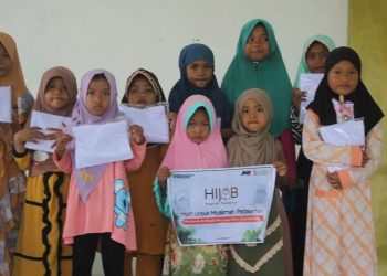 Laznas BMH Berbagi Jilbab dan Pakaian Muslim untuk Anak-Anak Pedalaman Teluk Bintuni Papua Barat