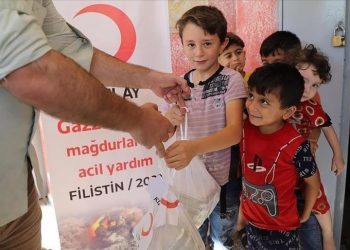 Bulan Sabit Merah Turkiye Mulai Distribusi Makanan di Gaza