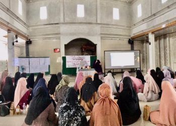 Kajian Umum Remaja Muslimah FMDKI Tarakan, Ustazah Feti Nurhikmah Berbagi Tips Menjaga Mental Health