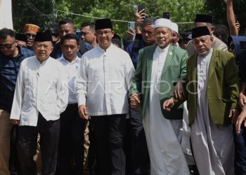 Anies Baswedan Bersama Jusuf Kalla Hadiri Milad DDI Mangkoso di Barru