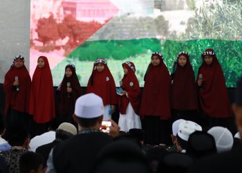 Putri Bupati Maros Bawakan Nasyid Anak-anak Palestina di Tabligh Akbar Wahdah Islamiyah