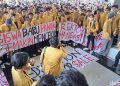 Nestapa Mahasiswa RI, dari Pinjol Hingga UKT Mahal