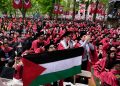 Ratusan Mahasiswa Harvard Walk Out di Acara Wisuda Sambil Teriak Free Palestine