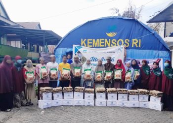 Muslimah Wahdah Islamiyah Bone Salurkan Bantuan Kemanusiaan ke 11 Keluarga Korban Kebakaran