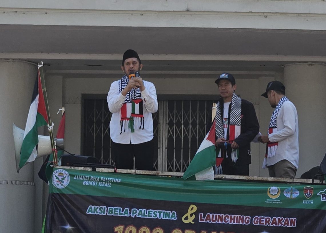 Aksi Bela Palestina di Bandung, Ustadz Zaitun Rasmin Tagih Janji Prabowo Kirim Pasukan Militer ke Gaza