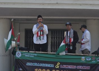 Aksi Bela Palestina di Bandung, Ustadz Zaitun Rasmin Tagih Janji Prabowo Kirim Pasukan Militer ke Gaza