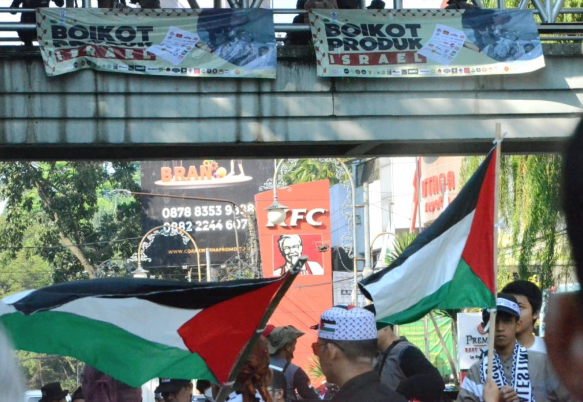 Ribuan Warga Bandung Bersama Tokoh dan Ulama Turun ke Jalan Gelar Aksi Dukung Palestina dan Boikot Teroris Israel