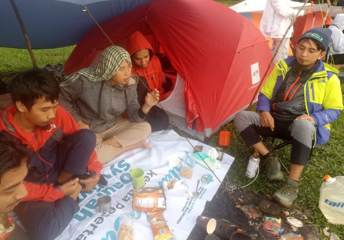 Kuatkan Iman dan Kepedulian Lingkungan, Komunitas Ikhwah Pencinta Alam (KIPA) Gelar Camp Night di Hutan Tahura Bulukumba