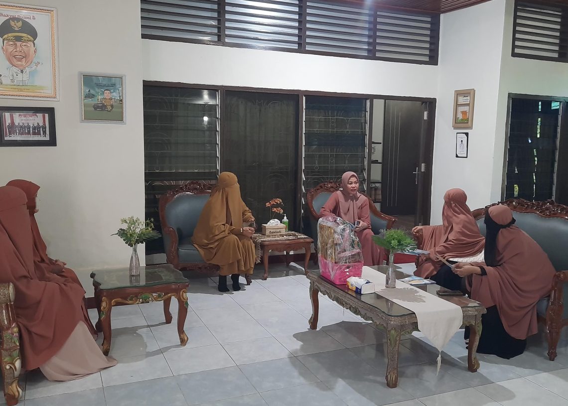 Muslimah Wahdah Bulukumba Jalin Silaturahim dengan Ketua Tim Penggerak PKK, Ini Harapannya