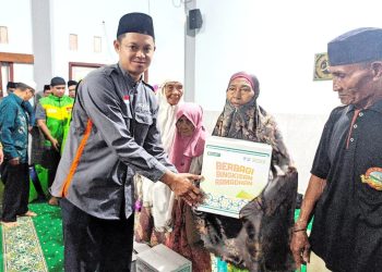 Laznas BMH Berbagi Bingkisan Ramadhan di Kampung Zakat Mataram