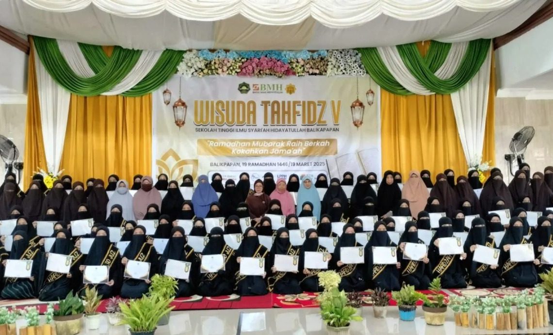 Laznas BMH Lahirkan Generasi Qurani: 20 Santri Putri Hidayatullah Khatam 30 Juz