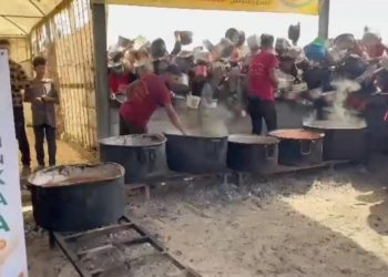 KITA Palestina dan WIZ Salurkan Bantuan di Tengah Kelaparan Ekstrem Gaza, 500 Warga Khan Yunis Dapat Makanan Siap Saji