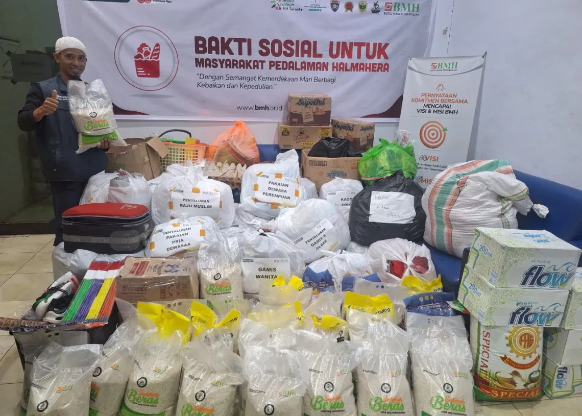 Laznas BMH Rayakan Kemerdekaan dengan Semangat Berbagi Bersama Suku Togutil Pedalaman Halmahera