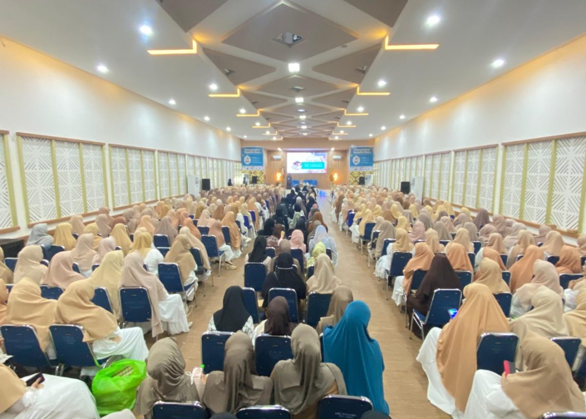 Seminar Al-Qur’an dan Tasyakuran Dirosa Muslimah Wahdah Bone: Rajut Hari dengan Al-Qur’an, Raih Keberkahan