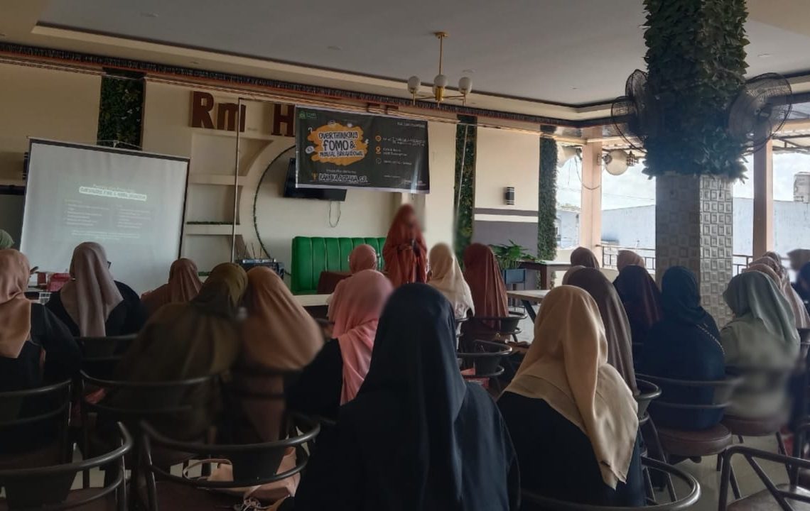 FMDKI Bulukumba Hadirkan Ruang Aman bagi Muslimah Kampus, Bahas Overthinking, FOMO, dan Mental Breakdown