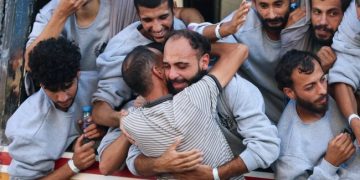 Bebasnya 1.968 Warga Palestina Disambut Isak Haru