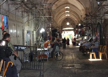 Biadab! 350 Pemukim Serbu Masjid Al-Aqsa, Rabbi Tempelkan Gulungan Taurat di Gerbang Kapas