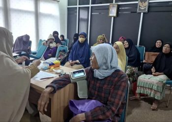 Muliakan Pejuang Keluarga, Laznas BMH Hadirkan Edukasi Kesehatan dan Paket Sembako di Makassar
