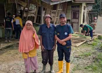 Rumah Roboh Diterjang Banjir, Kakek Nasib Kini Bisa Tersenyum Berkat Program Recycle House BMH