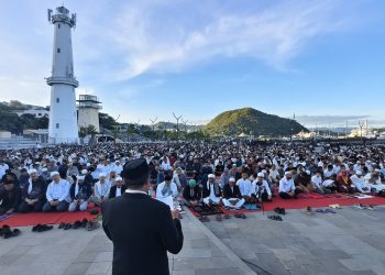 Khutbah Idul Adha di Labuan Bajo, Ustadz Bachtiar Nasir Tekankan Pentingnya Dialog Iman Orang Tua dan Anak