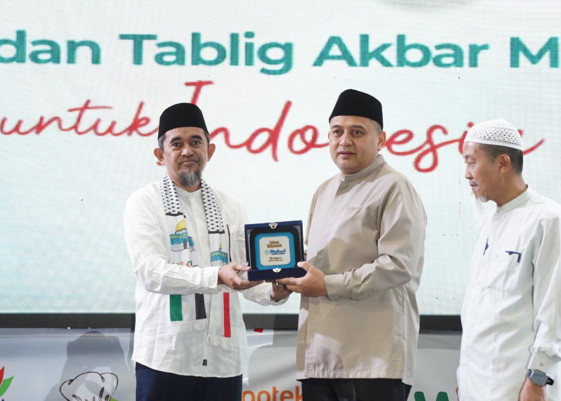10 Ribu Muslimah Ramaikan Salam Indonesia di Makassar, Wali Kota Tekankan Pentingnya Ketahanan Keluarga dan Ekonomi